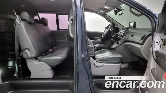 Hyundai Starex 2017 — фото 10