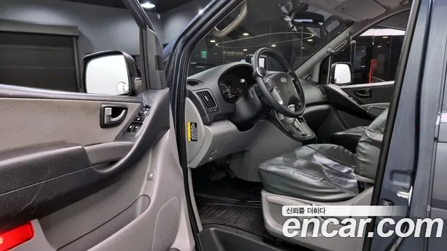 Hyundai Starex 2017 — фото 11