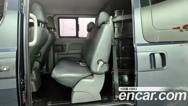 Hyundai Starex 2017 — фото 12