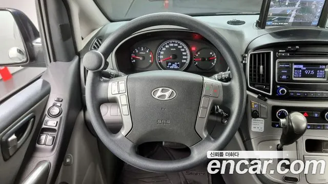 Hyundai Starex 2017 — фото 14