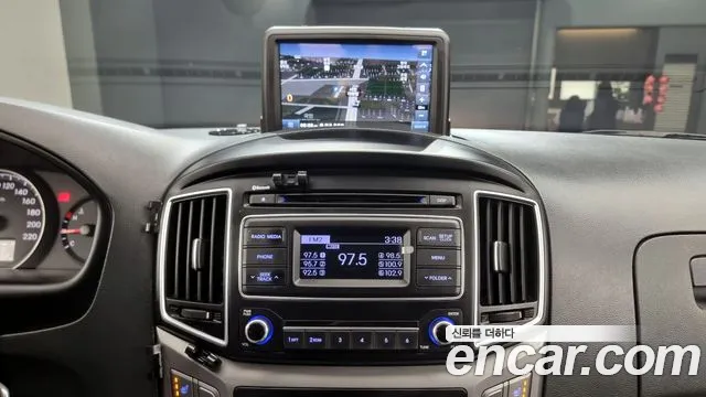 Hyundai Starex 2017 — фото 15