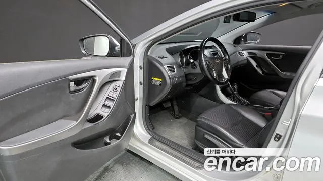 Hyundai AVANTE 2014 — фото 10