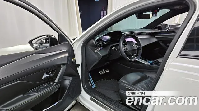 Peugeot 408 2023 — фото 10