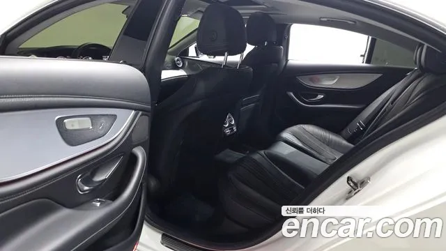 Mercedes-Benz CLS-Class 2019 — фото 11