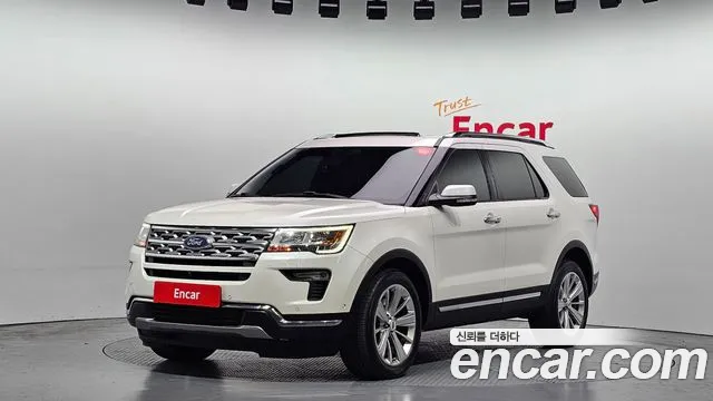 Ford Explorer 2019 — фото 1