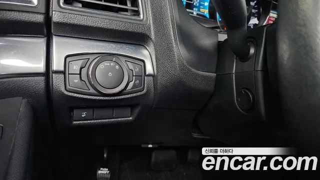 Ford Explorer 2019 — фото 17