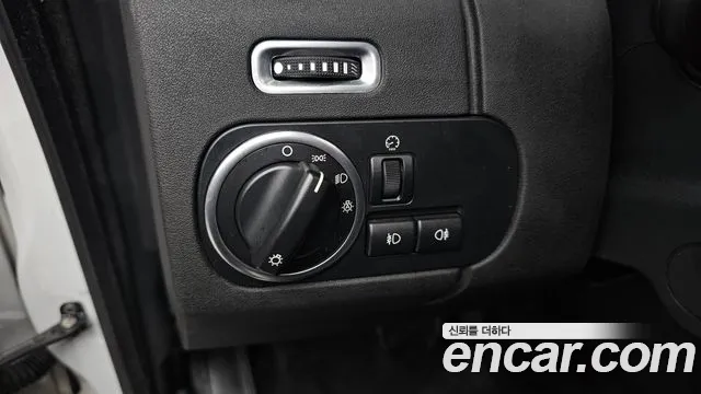 Land Rover Discovery 2016 — фото 14