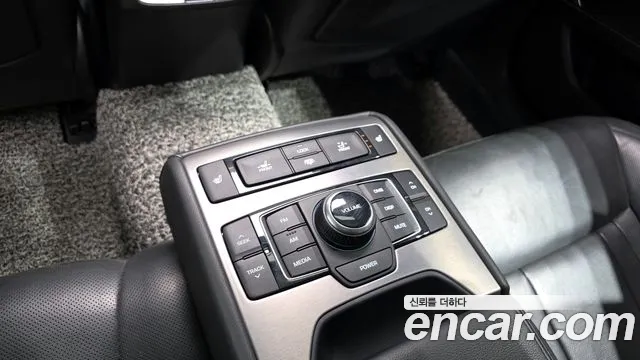Hyundai Genesis 2016 — фото 18