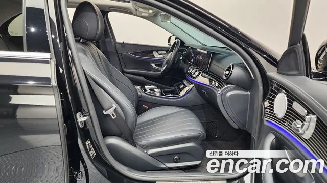 Mercedes-Benz E-Class 2020 — фото 11