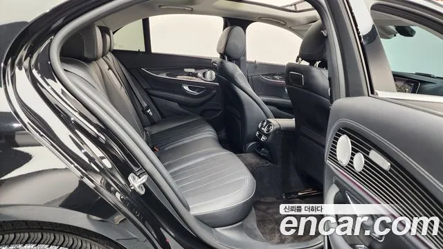 Mercedes-Benz E-Class 2020 — фото 12