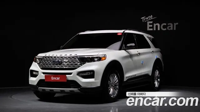 Ford Explorer 2022 — фото 1