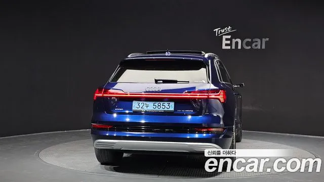 Audi e-tron 2022 — фото 4