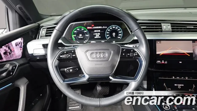 Audi e-tron 2022 — фото 14