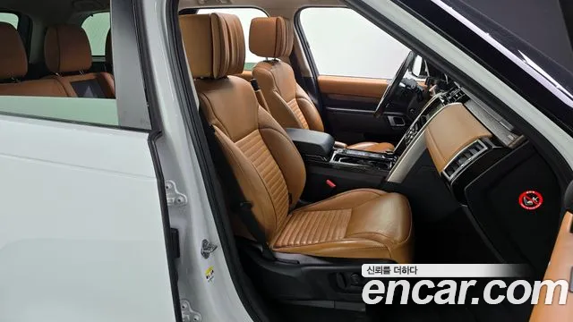 Land Rover Discovery 2017 — фото 12