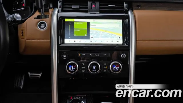 Land Rover Discovery 2017 — фото 19
