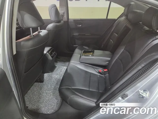 Honda Accord 2017 — фото 16