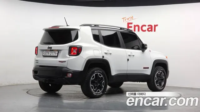 Jeep Renegade 2017 — фото 2