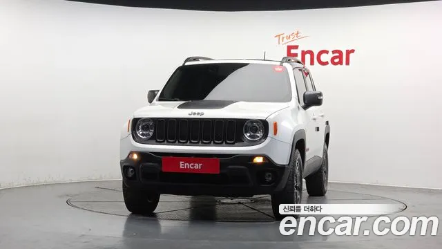 Jeep Renegade 2017 — фото 3