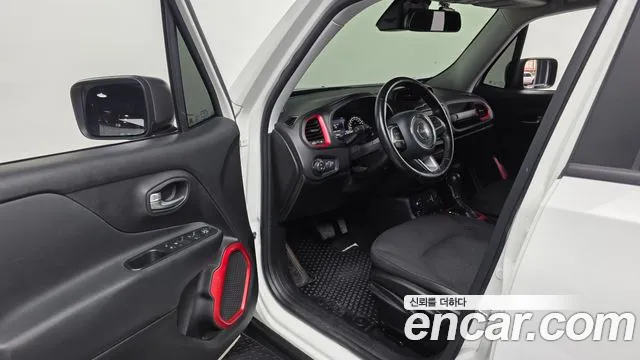 Jeep Renegade 2017 — фото 10