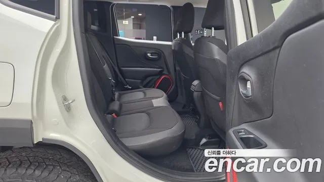 Jeep Renegade 2017 — фото 12