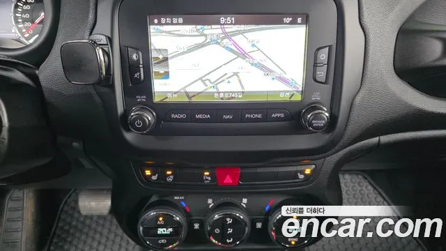 Jeep Renegade 2017 — фото 14