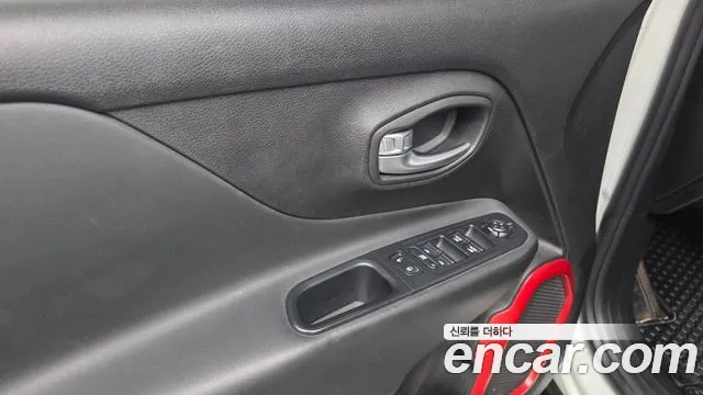 Jeep Renegade 2017 — фото 18