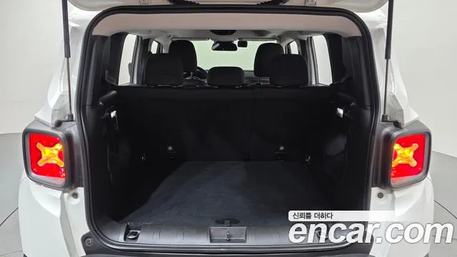 Jeep Renegade 2017 — фото 20