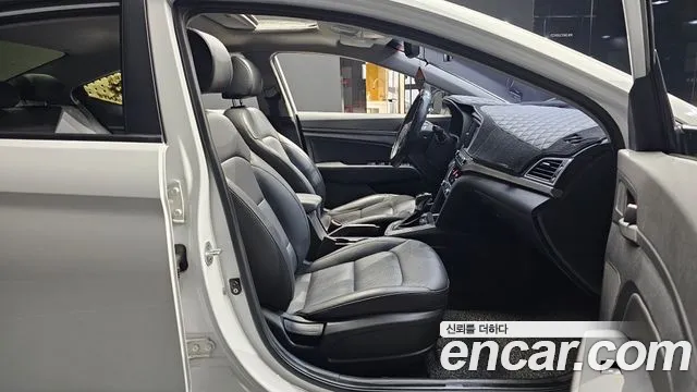 Hyundai AVANTE 2016 — фото 10