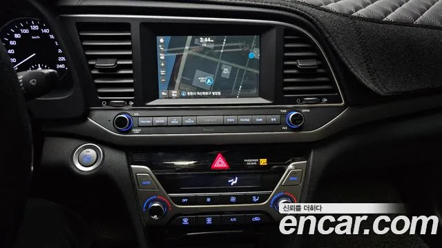 Hyundai AVANTE 2016 — фото 14