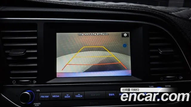 Hyundai AVANTE 2016 — фото 15
