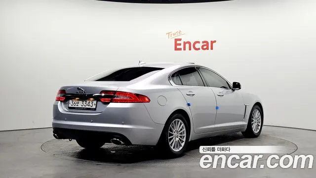 Jaguar XF 2015 — фото 2