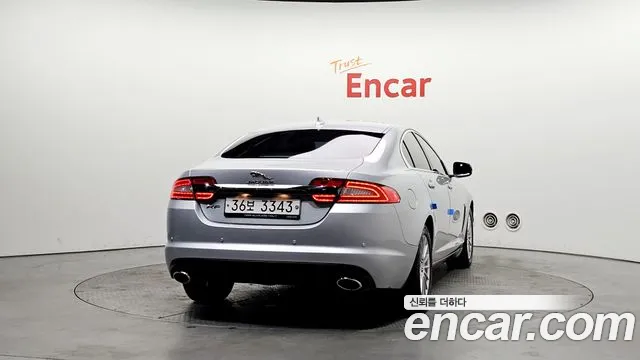 Jaguar XF 2015 — фото 4