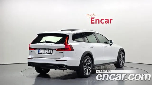 Volvo V60 2020 — фото 2