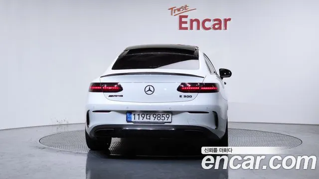 Mercedes-Benz E-Class 2022 — фото 4