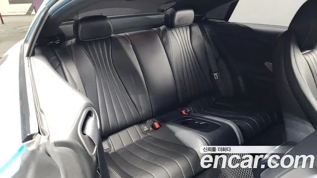 Mercedes-Benz E-Class 2022 — фото 12