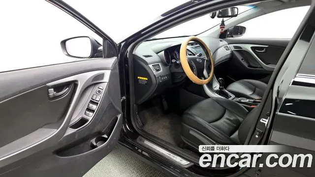 Hyundai AVANTE 2014 — фото 10