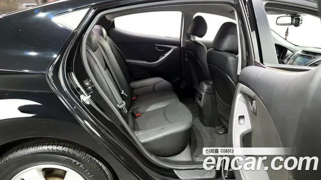 Hyundai AVANTE 2014 — фото 12