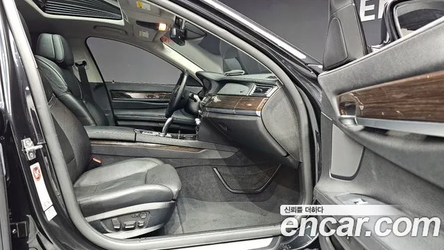 BMW 7-Series 2011 — фото 10