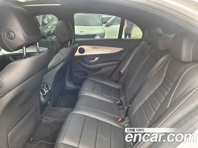 Mercedes-Benz E-Class 2020 — фото 17