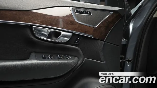 Volvo XC90 2017 — фото 18
