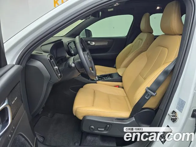 Volvo XC40 2020 — фото 10