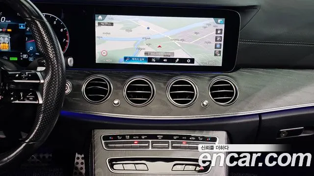 Mercedes-Benz E-Class 2021 — фото 19