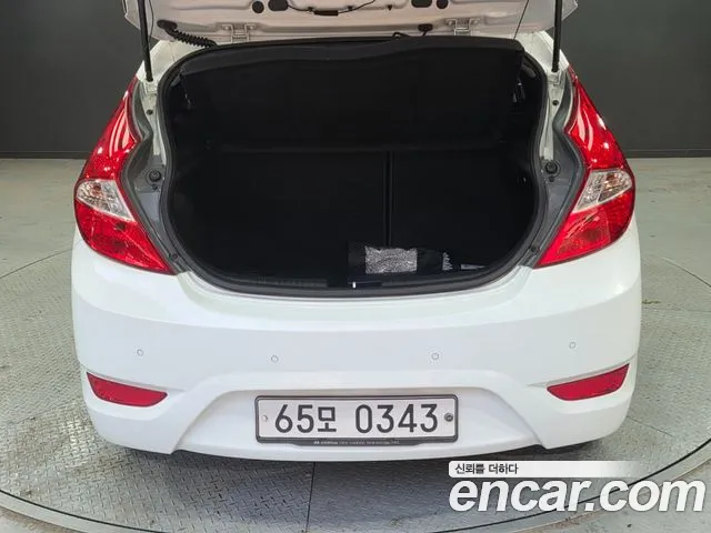 Hyundai Accent 2017 — фото 18