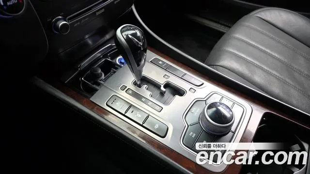 Hyundai Equus 2012 — фото 9