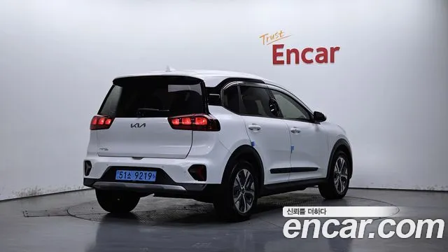 Kia Niro 2023 — фото 2