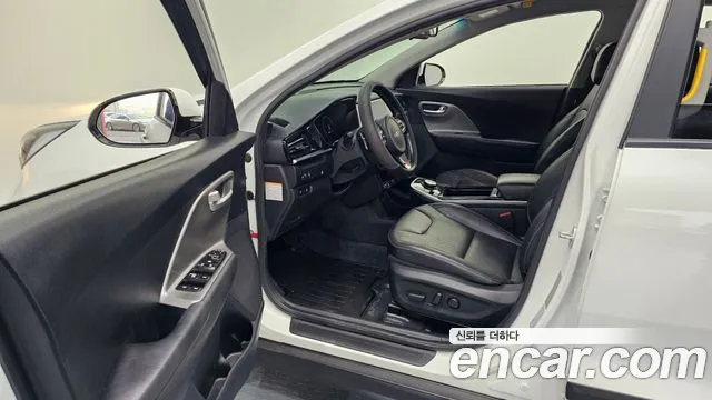 Kia Niro 2023 — фото 10