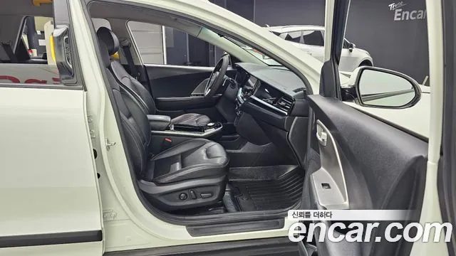 Kia Niro 2023 — фото 11
