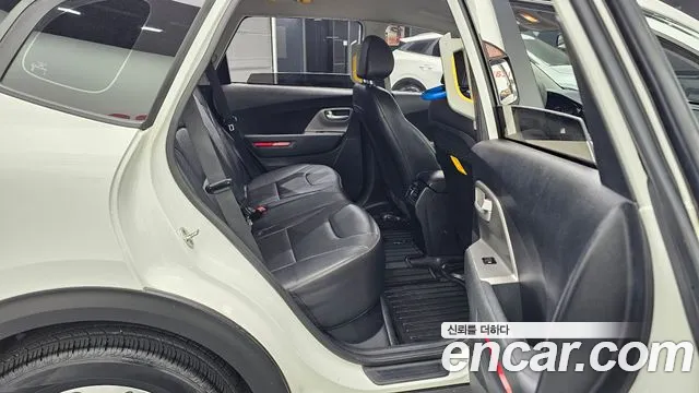 Kia Niro 2023 — фото 12