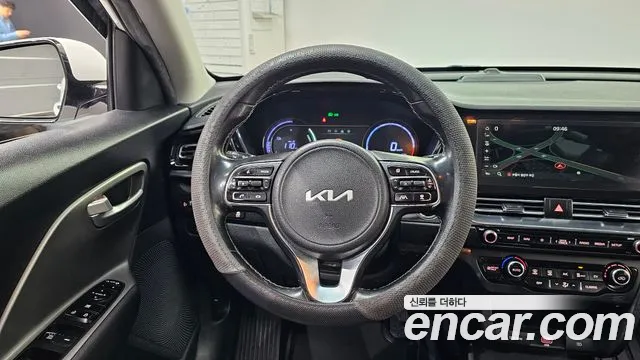 Kia Niro 2023 — фото 13