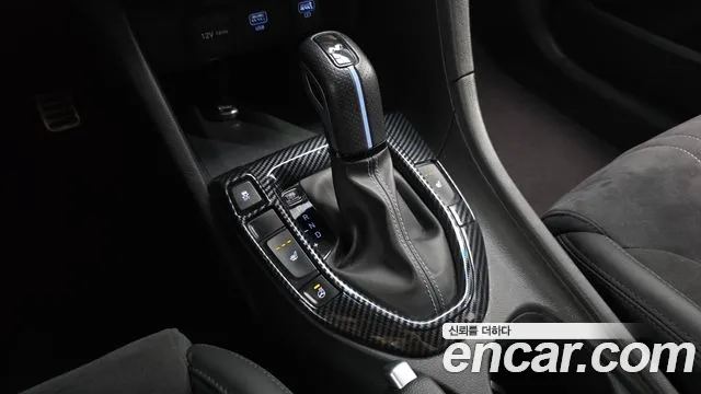 Hyundai Veloster 2021 — фото 9